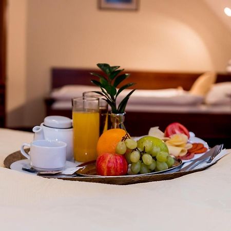 Hejtmansky Dvur Hotel Slany Ngoại thất bức ảnh