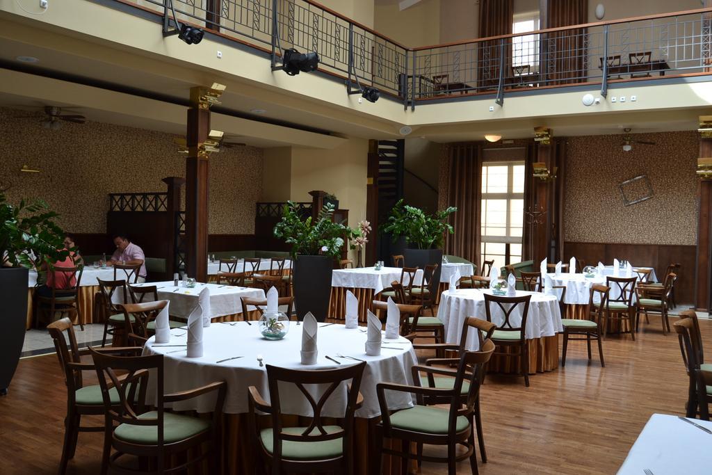 Hejtmansky Dvur Hotel Slany Ngoại thất bức ảnh