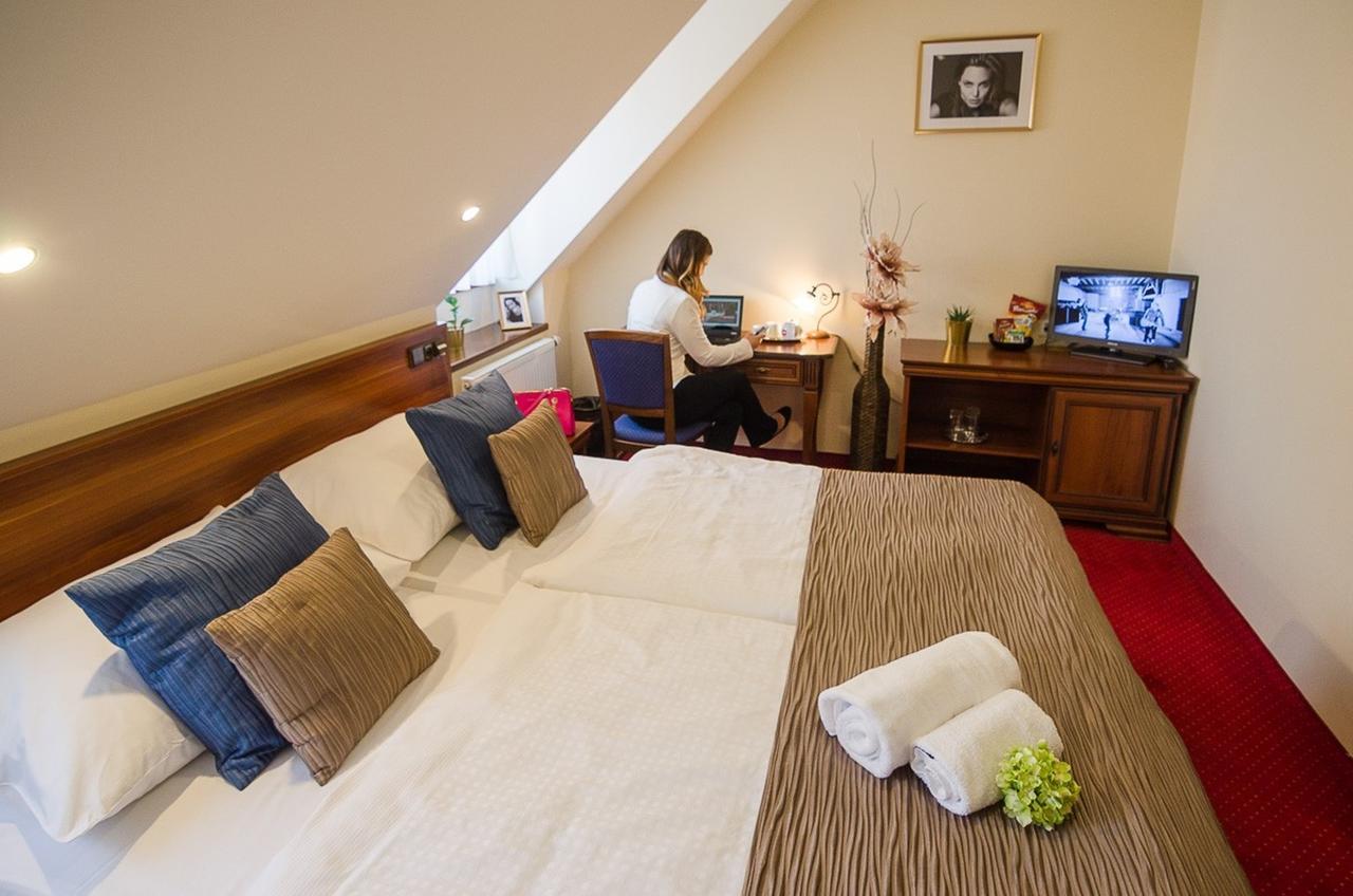 Hejtmansky Dvur Hotel Slany Ngoại thất bức ảnh