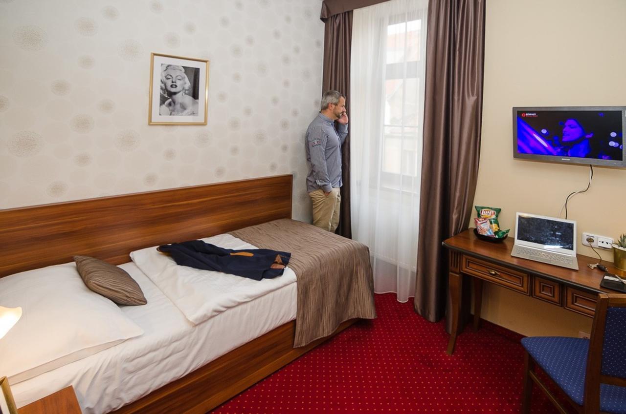 Hejtmansky Dvur Hotel Slany Ngoại thất bức ảnh