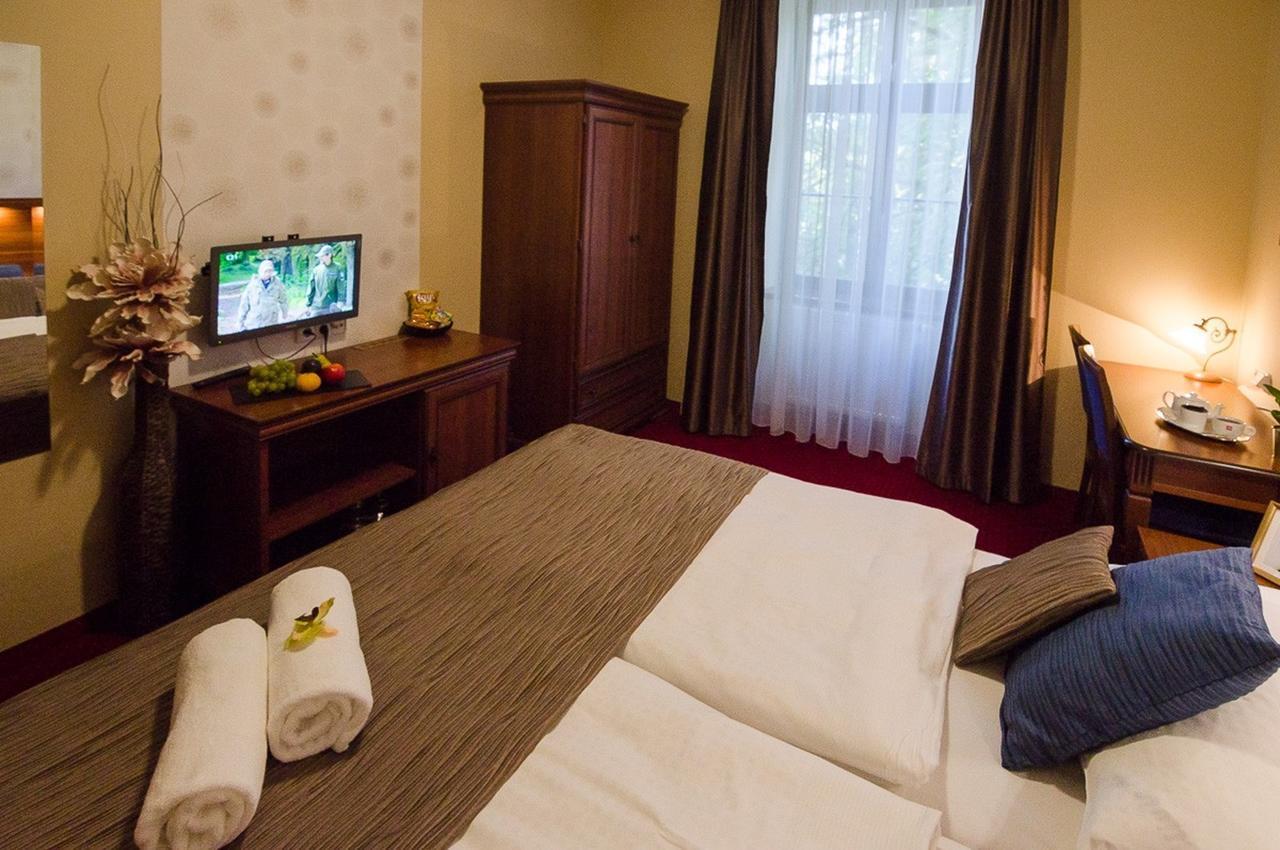 Hejtmansky Dvur Hotel Slany Ngoại thất bức ảnh