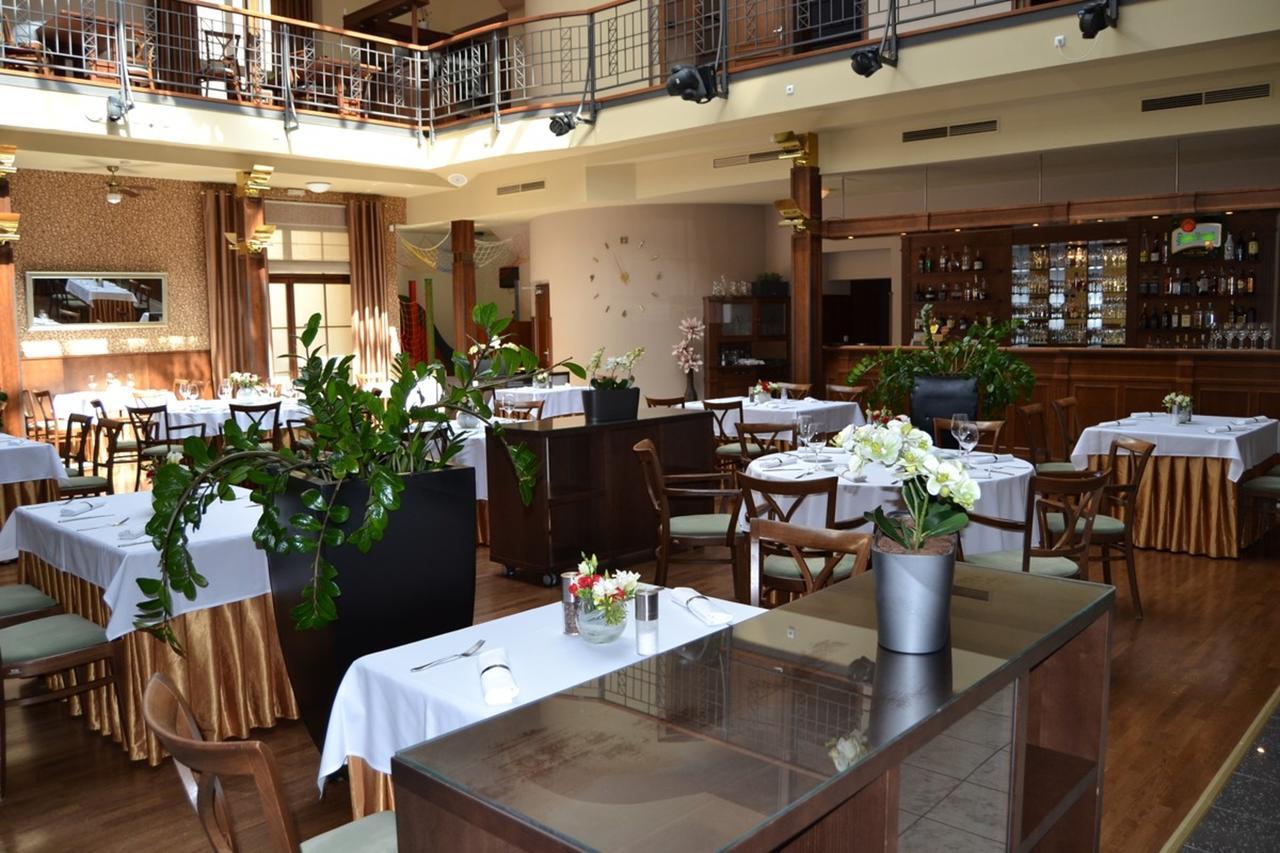 Hejtmansky Dvur Hotel Slany Ngoại thất bức ảnh